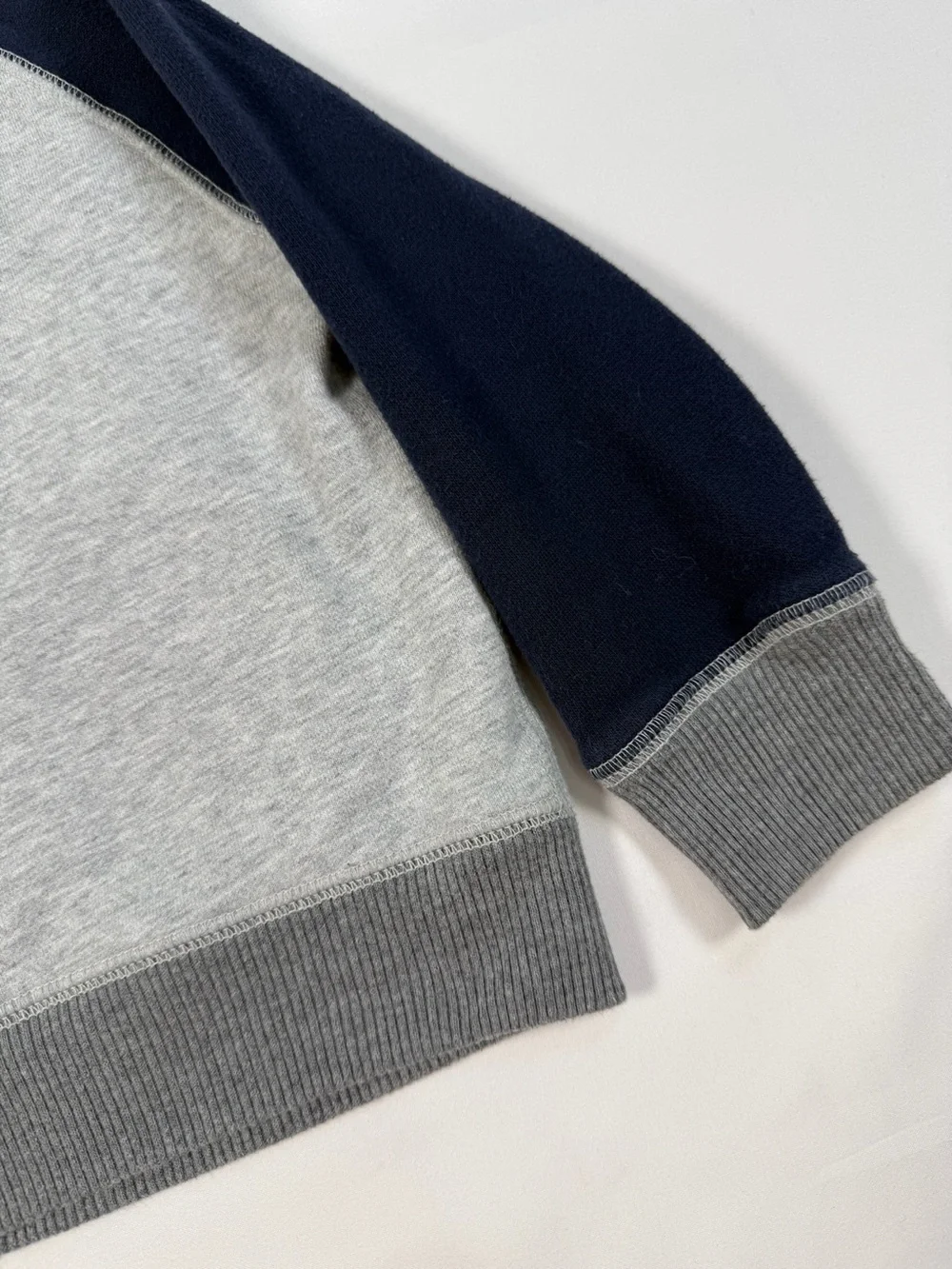 THE‎ CHILDRENS PLACE Boys 2T Sweatshirt Gray Dump Truck Graphic Raglan Crewneck